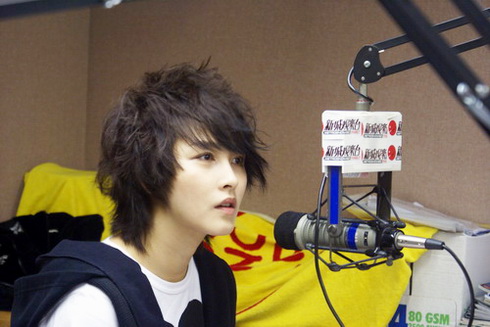 厉娜香港宣传新碟跑不停 超高人气靓绝香江【图】