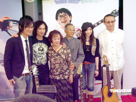 张雨生死忠歌迷主办雨生20周年纪念展(图)