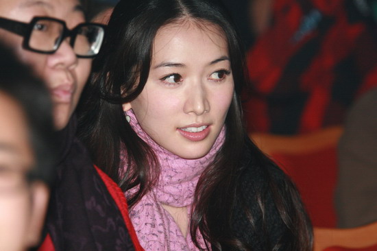 张震岳个唱自封阿美族战士 林志玲周笔畅捧场