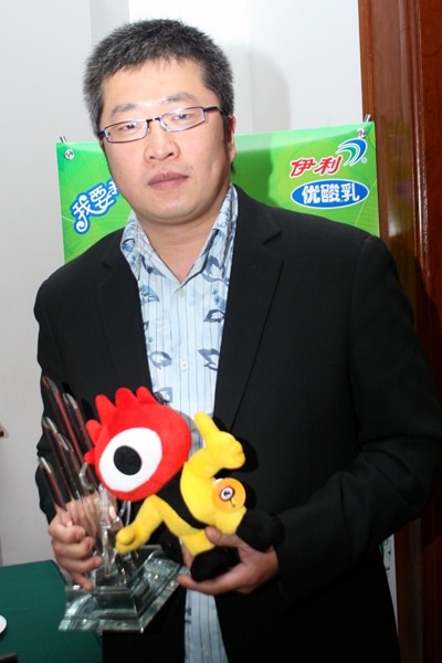 音乐人小柯感谢大学生认可 希望下届继续获奖