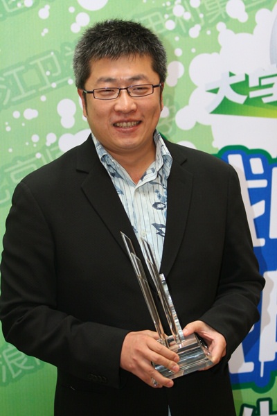 音乐人小柯感谢大学生认可 希望下届继续获奖