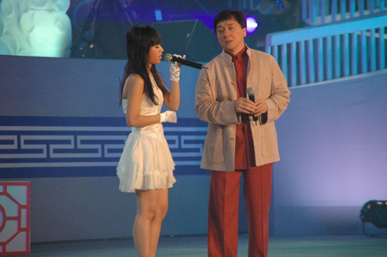 SARA与成龙合唱《美丽的神话》