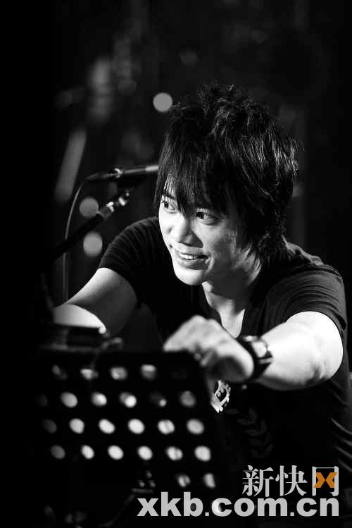 单飞阿信祝福信乐团 不插电演唱会演义经典(图