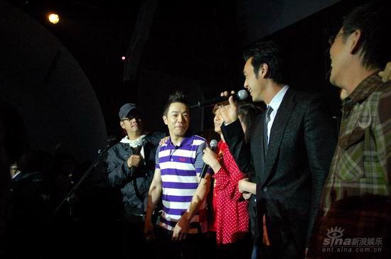 谭咏麟、黄贯中等合唱《海阔天空》