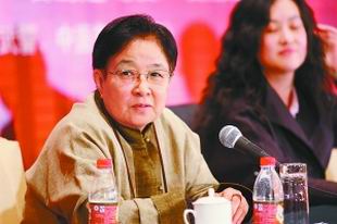 " 谷建芬创作的歌曲《年轻的朋友来相会》《妈妈的吻》等,曾伴随着一