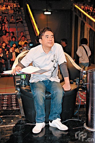 侧田与吕方唱反调力挺美女选手 兑现承诺送拥抱