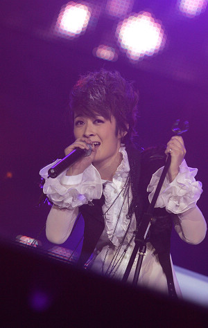 快女上海巡演又成话题剧 曾轶可告别《狮子座