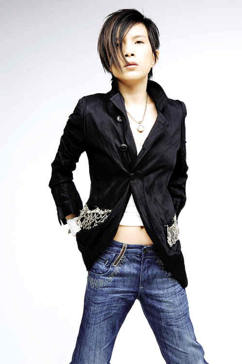 潘美辰自曝冤情 商演主办方斥其耍大牌