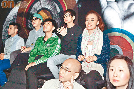何韵诗(中)与前绯闻男友刘浩龙及好友容祖儿看演出