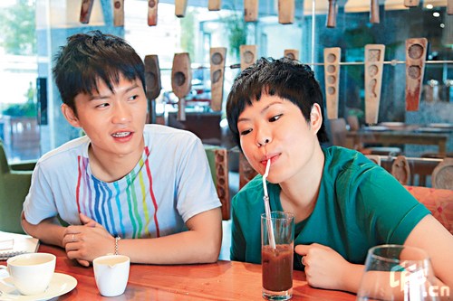 新浪娱乐讯 2010年8月24日香港,林一峰,林二汶组成兄妹档后,不但