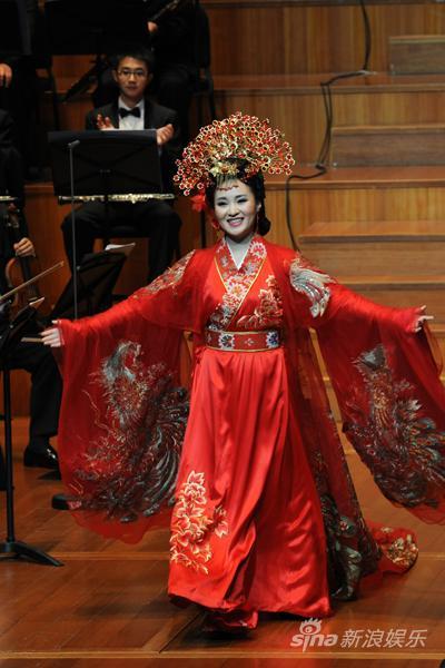 雷佳缺氧挑战《木兰诗篇》 西宁首演完美谢幕