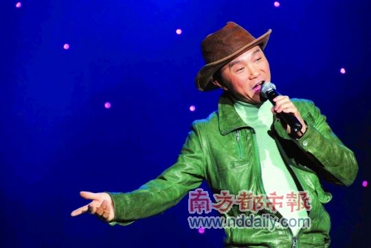 欧瑞强如同老友般同歌迷见面