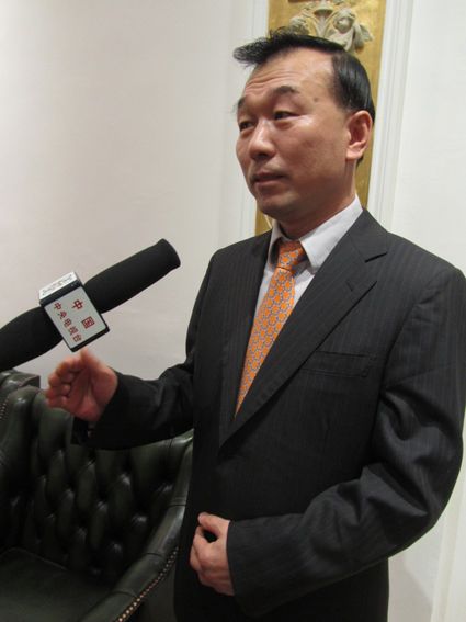 《日月星辰》词作者明德泉先生