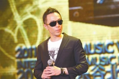 艾薇儿加盟北京流行音乐季 黄贯中任宣传大使