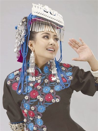 阿鲁阿卓重编《情深谊长》献礼八一建军节(图)