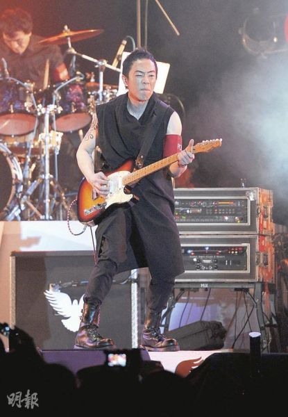 黄贯中办音乐会 担心脱衣服后没人听歌(图)