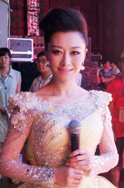 歌唱家李涵赴湖北参加"三万行动"
