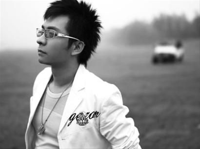 汤潮获十大流行金曲大奖 澄清不是网络歌手
