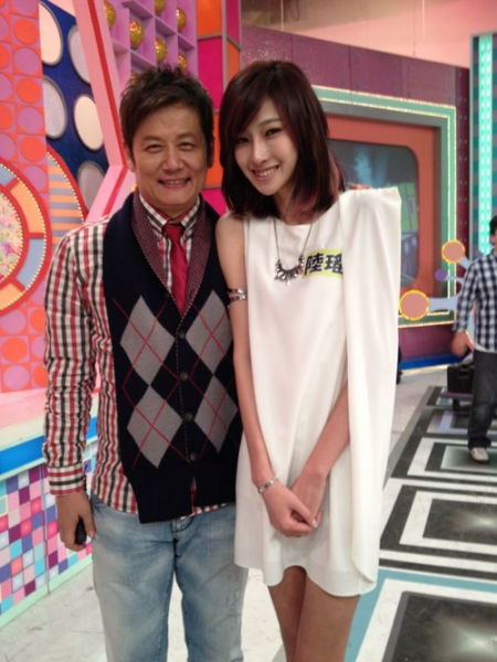 徐乃麟挺小师妹陆瑶发新片切磋歌艺