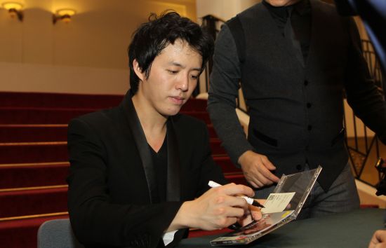 李云迪巴黎音乐会多次返场再掀高潮