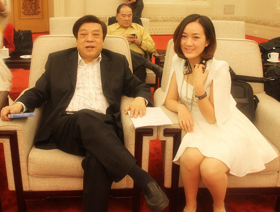 龙梅子专辑《情歌继续唱》获赵忠祥力挺