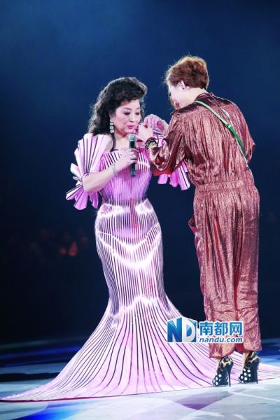 郑秀文做徐小凤嘉宾获金对戒