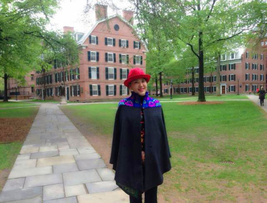 乌兰图雅体会耶鲁大学校园美