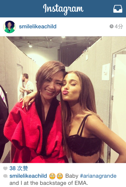 周笔畅与爱莉安娜EMA后台贴面