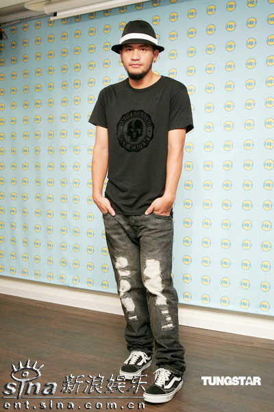 组图:张震岳笑谈一夜情 蔡健雅助阵其发新专辑