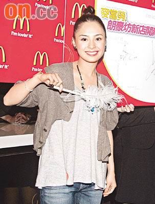 阿娇痴心歌迷追到香港 番禺007出蕉求婚(组图