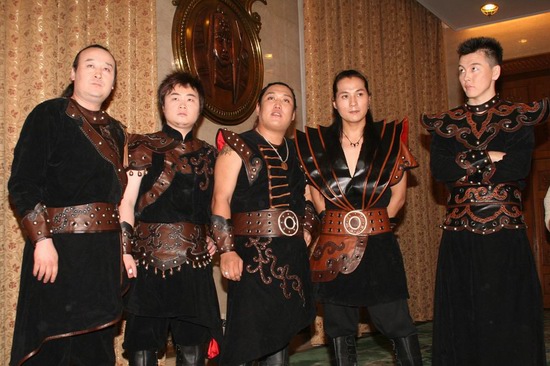 CCTV.com-黑骏马组合发片 草原歌者化身蒙