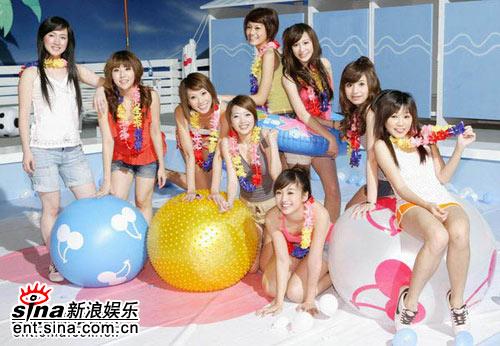 组图:黑涩会美眉拍mv 再次合体展现性感魅力