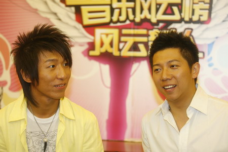 风云新人动听沈阳 22位集体挑战羽泉(组图)