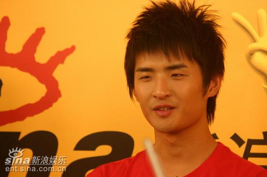 图文：张远阿穆隆做客--张远现在轻松很多_影音娱乐_新浪网