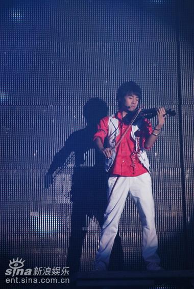 图文:快乐男声7进6总决赛--俞灏明