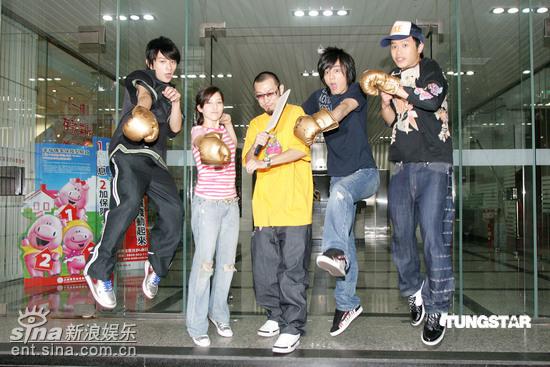 组图:南拳妈妈自称周杰伦父亲 与热狗合作新曲