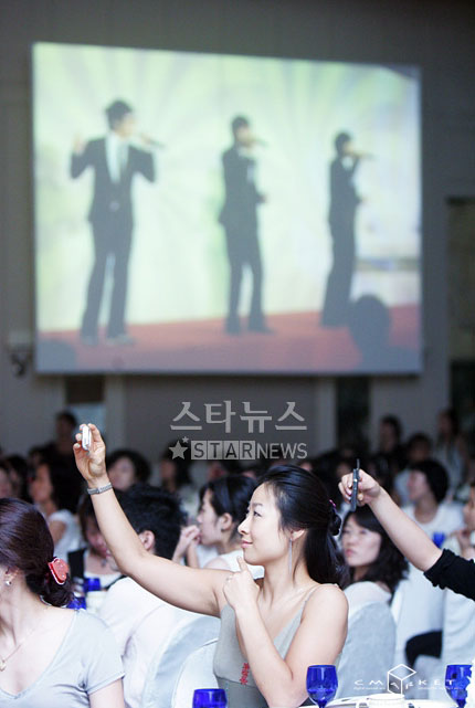 ��ͼ�����ǽ�ϲ����̨�׸�Я��SGWannabe�ϳ�