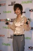 组图：众女星亮相颁奖后台着装淡雅力求清爽