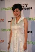 组图：众女星亮相颁奖后台着装淡雅力求清爽