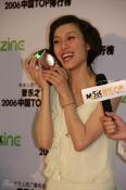 组图：众女星亮相颁奖后台着装淡雅力求清爽
