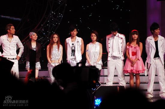 图文:2007快乐男声5进4-四对组合等待评定