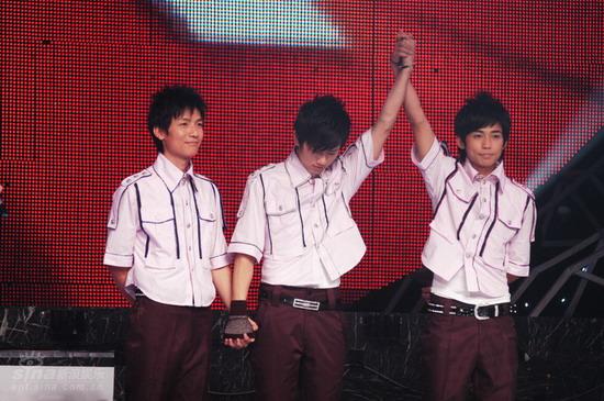 图文:2007快乐男声5进4-张杰选择苏醒PK