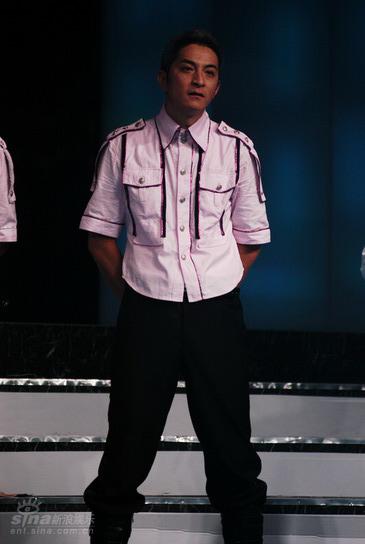 图文:2007快乐男声5进4-吉杰面色黯淡