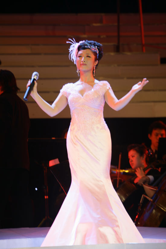 刘媛媛大会堂开唱 李亚鹏捧场王宏伟盛赞【图】