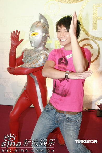 莫文蔚陈柏宇出席活动 与众卡通人物同台【图】