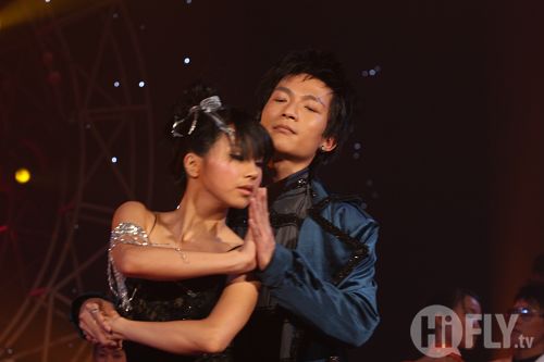 图文:快乐男声4进3总决赛--缠绵时刻