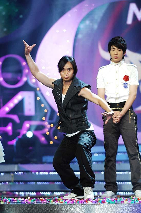 图文:好男儿5进4比赛--陈虎台上亮出好功夫