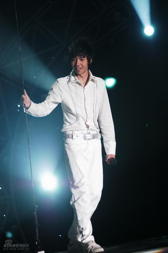 图文:快乐男声4进3总决赛--嘉宾俞灏明