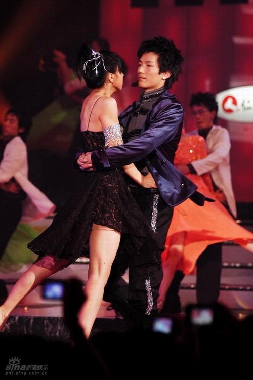 图文:快乐男声4进3总决赛--陈楚生抑起舞伴
