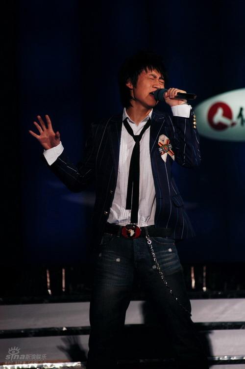 图文:快乐男声4进3总决赛--魏晨唱至高潮_影音